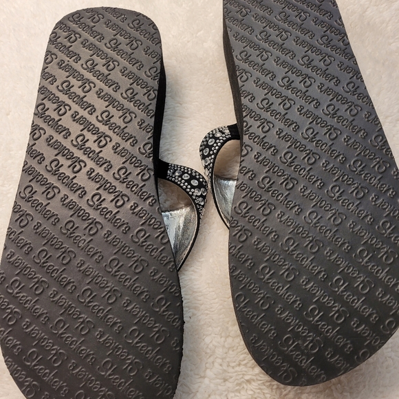 NWOB Skechers Rhinestone Flip Flop Sandals Size 8 - Picture 5 of 6